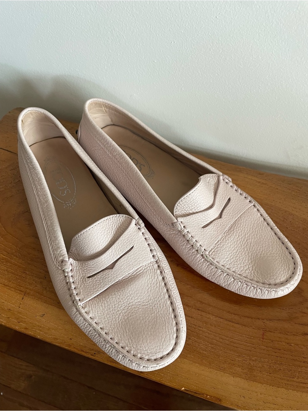Tod's Gommini driving shoes- light Pink Leather Loafers - Picture 10 of 11